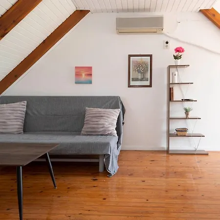 Giorgos House Attic Διαμέρισμα *