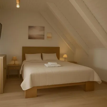 Giorgos House Attic Διαμέρισμα Γιάλοβα